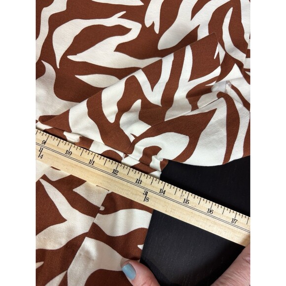 Spanx On the Go Shorts Cream Brown Zebra Stripe Size Medium Flat Front Stretch - Picture 9 of 11